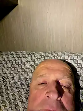 Snapshot of rudy-kralik chatting on February 17, 11:33 pm rudy-kralik online show from February 17, 11:33 pm