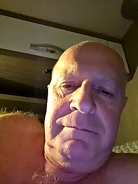 Snapshot of rudy-kralik chatting on February 18, 10:39 pm rudy-kralik online show from February 18, 10:39 pm
