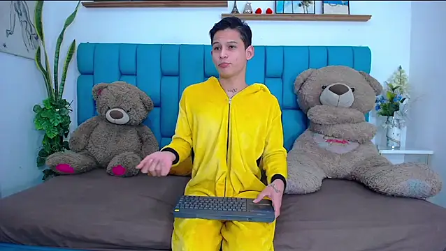 Brian hot online show from March 2, 11:17 am