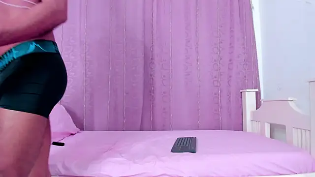 nahomy smiith online show from October 19, 5:24 pm