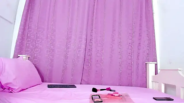 nahomy smiith online show from November 2, 4:31 pm