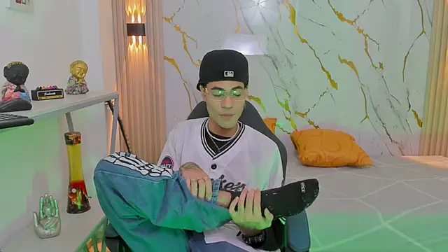 JacobBlackwell  online show from January 11, 7:41 pm