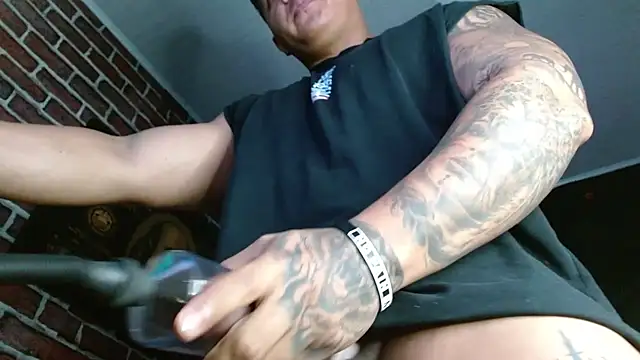 jordan bigcock  online show from December 15, 2:05 am