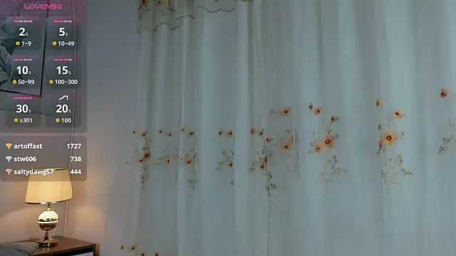 Snapshot of celeste_collins_ chatting on November 23, 8:36 am celeste collins online show from November 23, 8:36 am