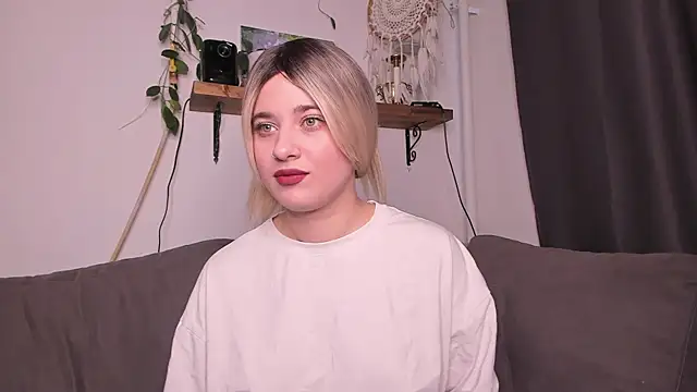 ShyBunny1 online show from October 8, 6:22 am