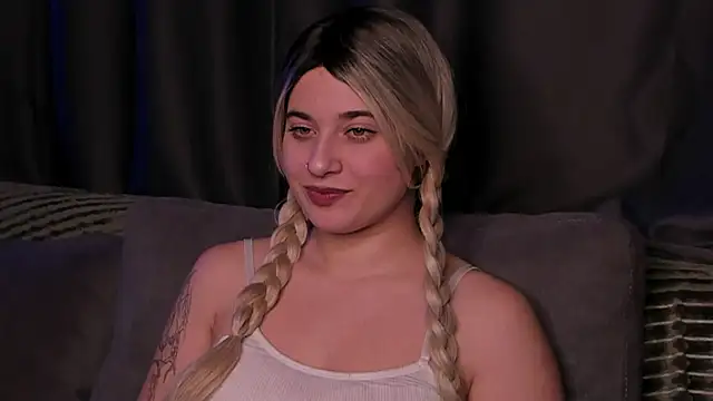 ShyBunny1 online show from October 11, 9:35 pm