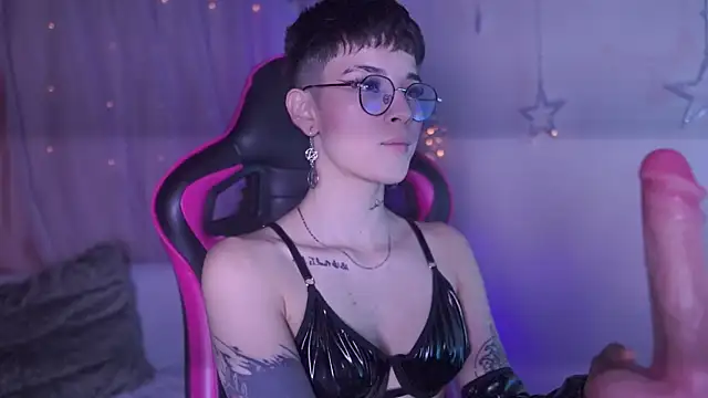 Giia Moretti  online show from December 18, 7:42 pm