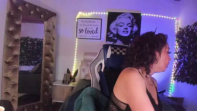 Beatricez online show from October 31, 6:42 pm