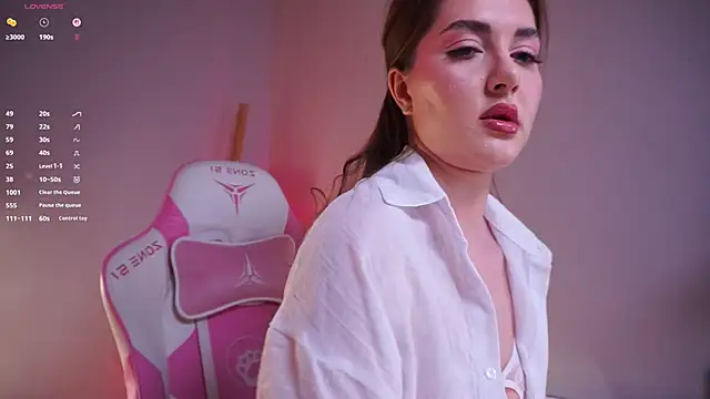 LureOfEva online show from March 15, 8:37 pm