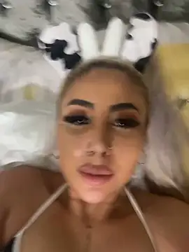 Snapshot of zara_bellexx chatting on February 23, 6:33 am zara bellexx online show from February 23, 6:33 am