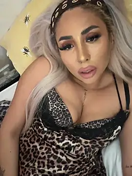 Snapshot of zara_bellexx chatting on March 3, 3:18 pm zara bellexx online show from March 3, 3:18 pm