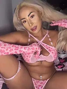 Snapshot of zara_bellexx chatting on March 25, 11:33 pm zara bellexx online show from March 25, 11:33 pm