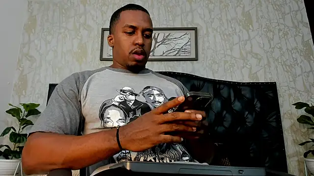 Snapshot of DenzelRios chatting on June 12, 3:49 am DenzelRios online show from June 12, 3:49 am