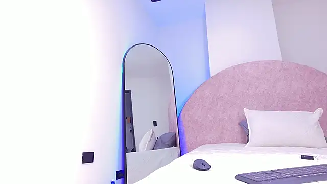 lilylovely  online show from December 2, 7:20 pm