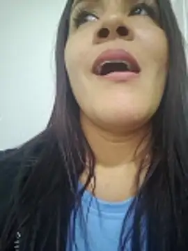 karla-bruni online show from February 22, 9:02 pm