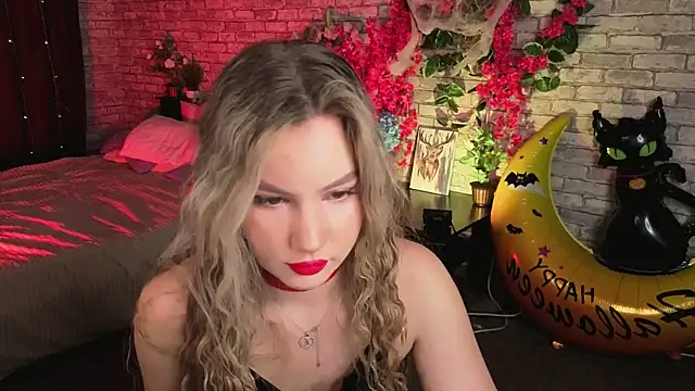  BellaClark online show from October 29, 8:10 pm