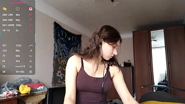 MiaLovelyOne online show from October 28, 9:35 am