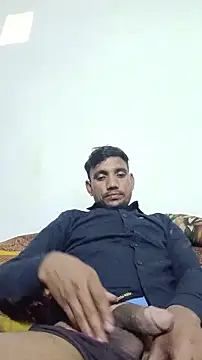 Snapshot of BiggerDickGuy chatting on February 14, 9:28 am BiggerDickGuy online show from February 14, 9:28 am