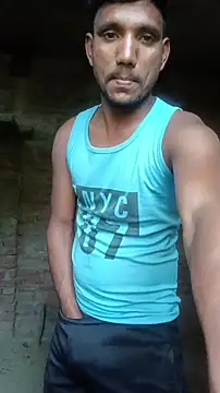 Snapshot of BiggerDickGuy chatting on February 19, 11:17 am BiggerDickGuy online show from February 19, 11:17 am