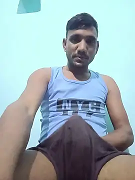 Snapshot of BiggerDickGuy chatting on February 26, 10:14 am BiggerDickGuy online show from February 26, 10:14 am