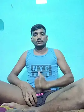 Snapshot of BiggerDickGuy chatting on February 27, 6:13 am BiggerDickGuy online show from February 27, 6:13 am