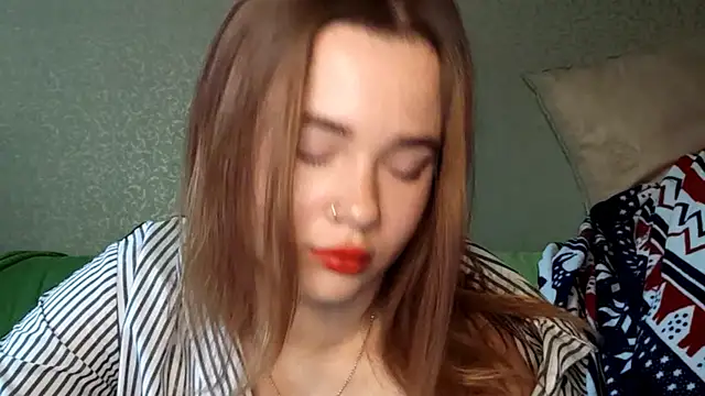 Snapshot of QuiveredFrown chatting on October 11, 11:42 am QuiveredFrown online show from October 11, 11:42 am