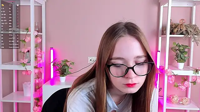 Snapshot of LittleCutieSandy chatting on November 9, 3:05 am LittleCutieSandy online show from November 9, 3:05 am