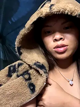 Snapshot of hello-cute chatting on November 13, 3:33 pm hello-cute online show from November 13, 3:33 pm