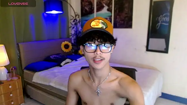 AsianCarl online show from November 4, 1:43 pm