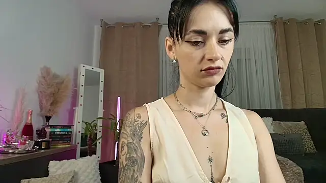 Snapshot of JacquelineHex chatting on July 12, 2:13 am JacquelineHex online show from July 12, 2:13 am