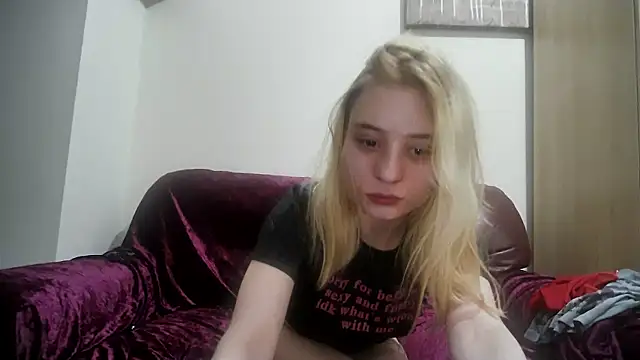 Snapshot of cinnamon-xx chatting on May 14, 1:34 am cinnamon-xx online show from May 14, 1:34 am