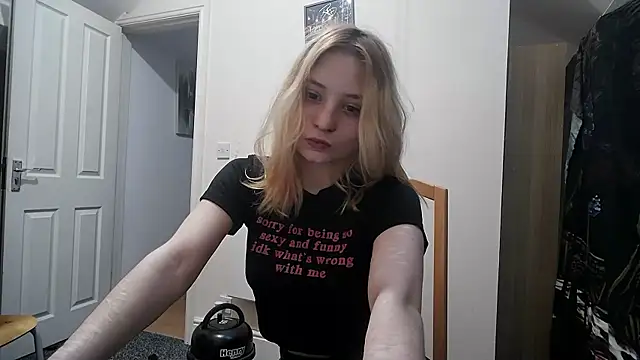 Snapshot of cinnamon-xx chatting on May 28, 3:59 am cinnamon-xx online show from May 28, 3:59 am