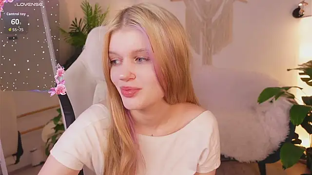 Any mo0n online show from December 3, 7:27 am