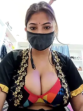 Snapshot of Hot_radhaji chatting on May 5, 1:57 am Hot radhaji online show from May 5, 1:57 am