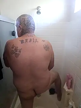 Snapshot of B1GLO chatting on November 9, 6:17 pm B1GLO online show from November 9, 6:17 pm