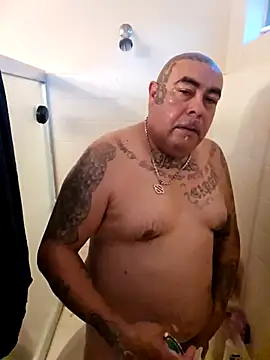 Snapshot of B1GLO chatting on November 29, 2:31 pm B1GLO online show from November 29, 2:31 pm