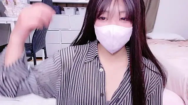 Snapshot of YuKa-zaurusu chatting on November 17, 6:08 am YuKa-zaurusu online show from November 17, 6:08 am