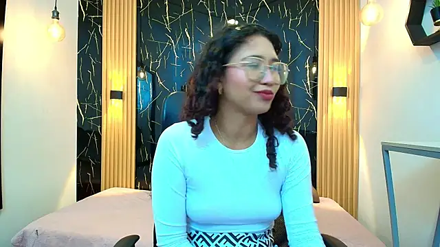 Snapshot of SamanthaFox_8 chatting on May 5, 11:07 am SamanthaFox 8 online show from May 5, 11:07 am