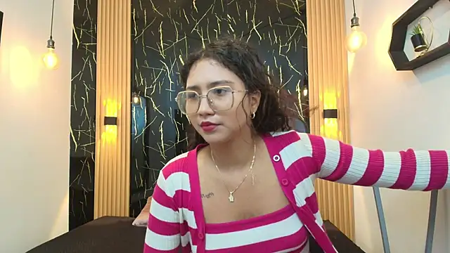 Snapshot of SamanthaFox_8 chatting on May 19, 10:54 am SamanthaFox 8 online show from May 19, 10:54 am