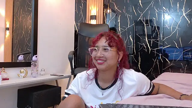 Snapshot of SamanthaFox_8 chatting on July 28, 6:20 pm SamanthaFox 8 online show from July 28, 6:20 pm