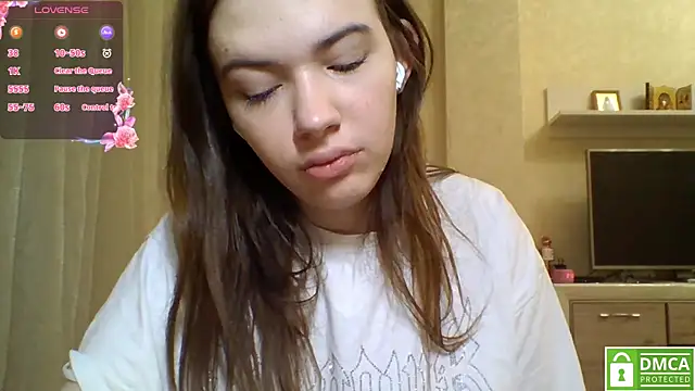 Snapshot of CeyaLier chatting on May 14, 6:26 pm CeyaLier online show from May 14, 6:26 pm