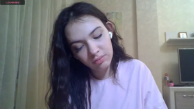 Snapshot of CeyaLier chatting on June 19, 6:45 pm CeyaLier online show from June 19, 6:45 pm