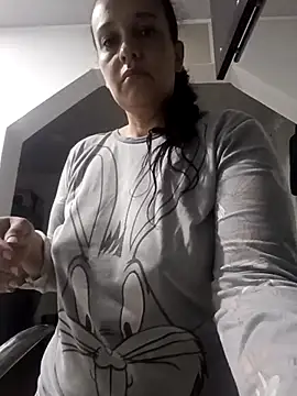 Snapshot of FiorellaDuboi chatting on November 19, 9:53 am FiorellaDuboi online show from November 19, 9:53 am