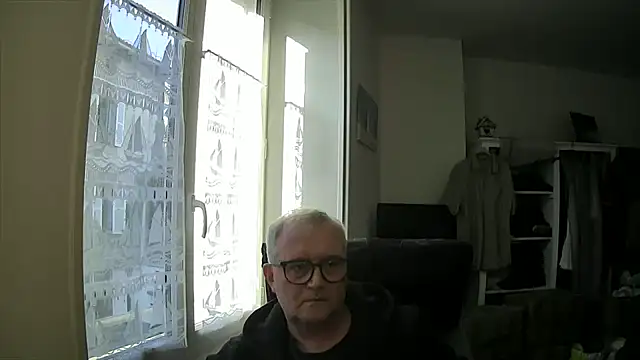 Snapshot of macdut67 chatting on October 7, 4:04 pm macdut67 online show from October 7, 4:04 pm