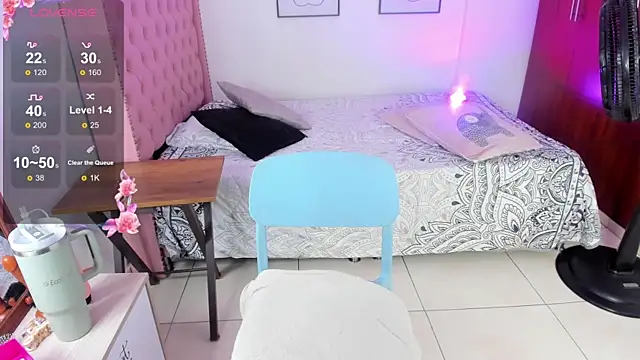 Snapshot of Laaura-Velez chatting on July 28, 2:13 pm Laaura-Velez online show from July 28, 2:13 pm