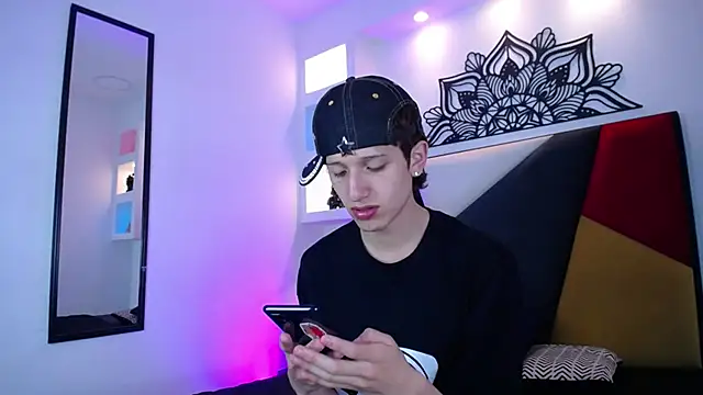 Emo Boy  online show from January 14, 6:24 pm