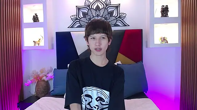 Emo Boy  online show from February 28, 8:10 pm