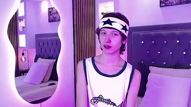 Emo Boy  online show from April 27, 8:29 pm