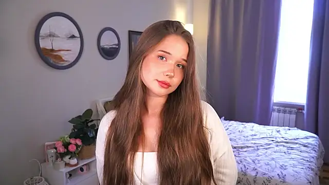 Snapshot of TiffanieYaish chatting on October 13, 6:13 am TiffanieYaish online show from October 13, 6:13 am