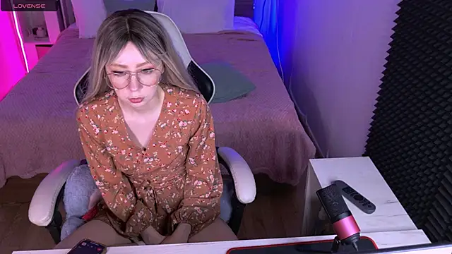 sofiisun online show from October 8, 7:50 am